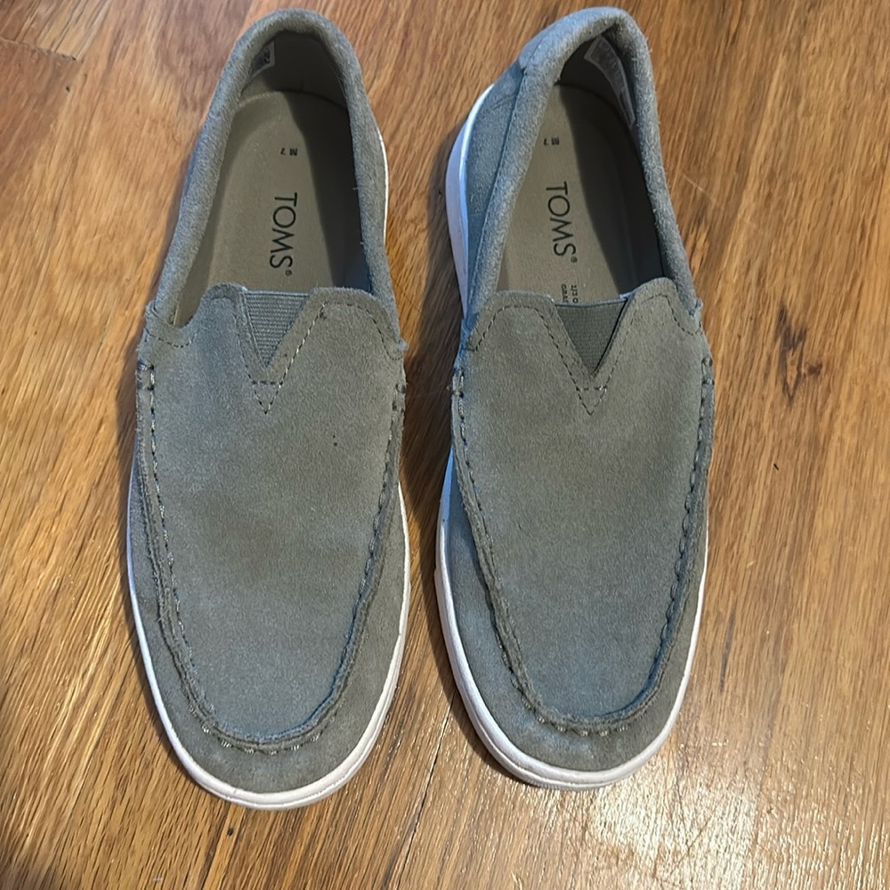Tom’s gray slip on men’s size 7